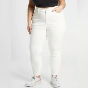 NWT Athleta SCULPTEK Ultra Skinny jeans WHITE Cotton Spandex  Size 26X 3X
